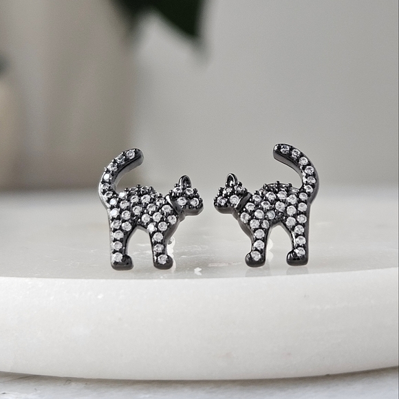 Black Cat Stud Earrings - Picture 2 of 8